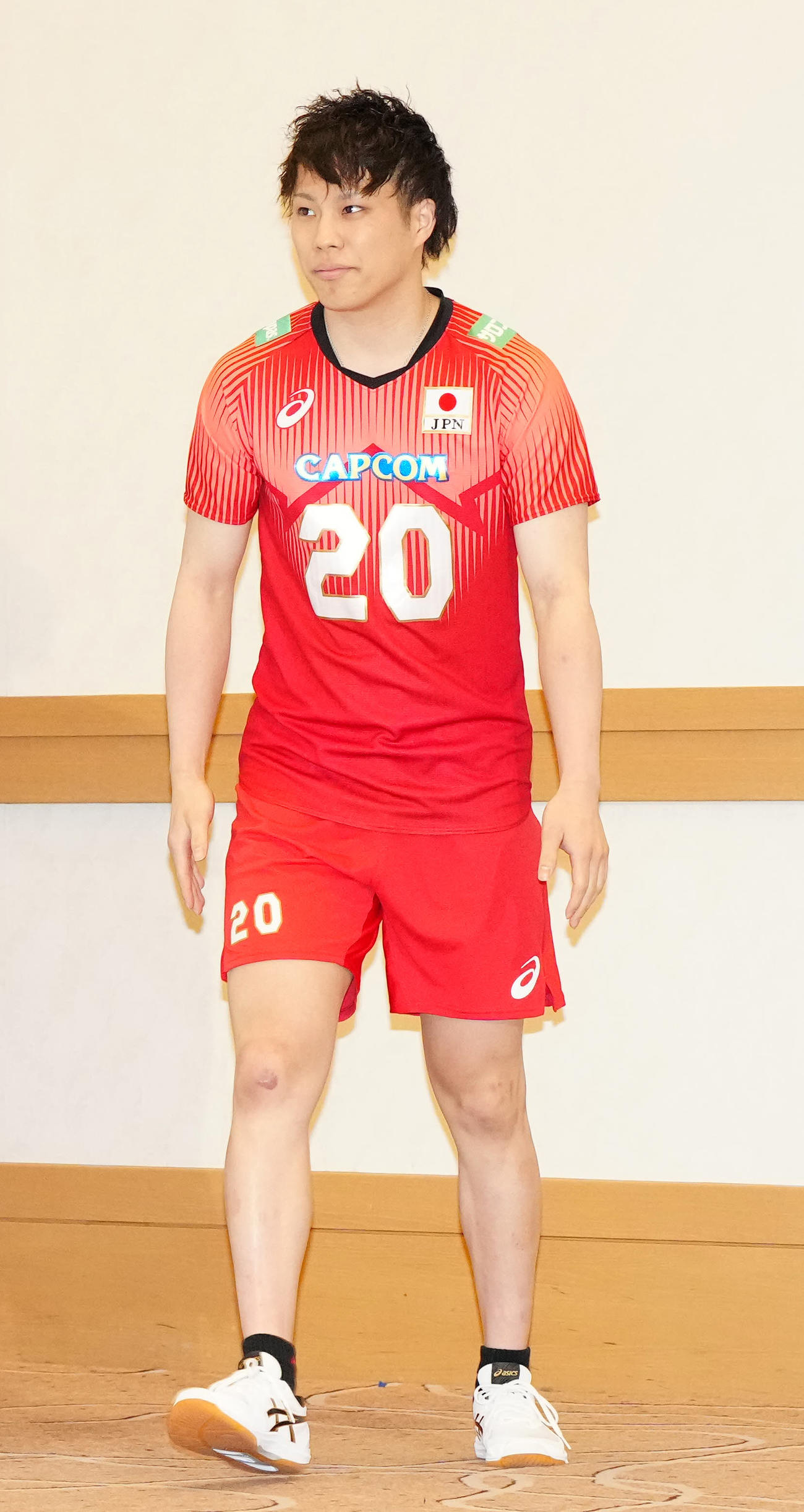 会見に臨むバレーボール男子日本代表の山本（撮影・江口和貴）