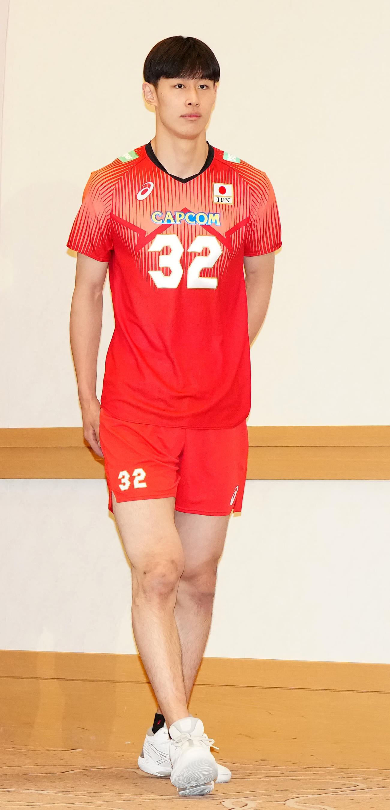 会見に臨むバレーボール男子日本代表の麻野（撮影・江口和貴）