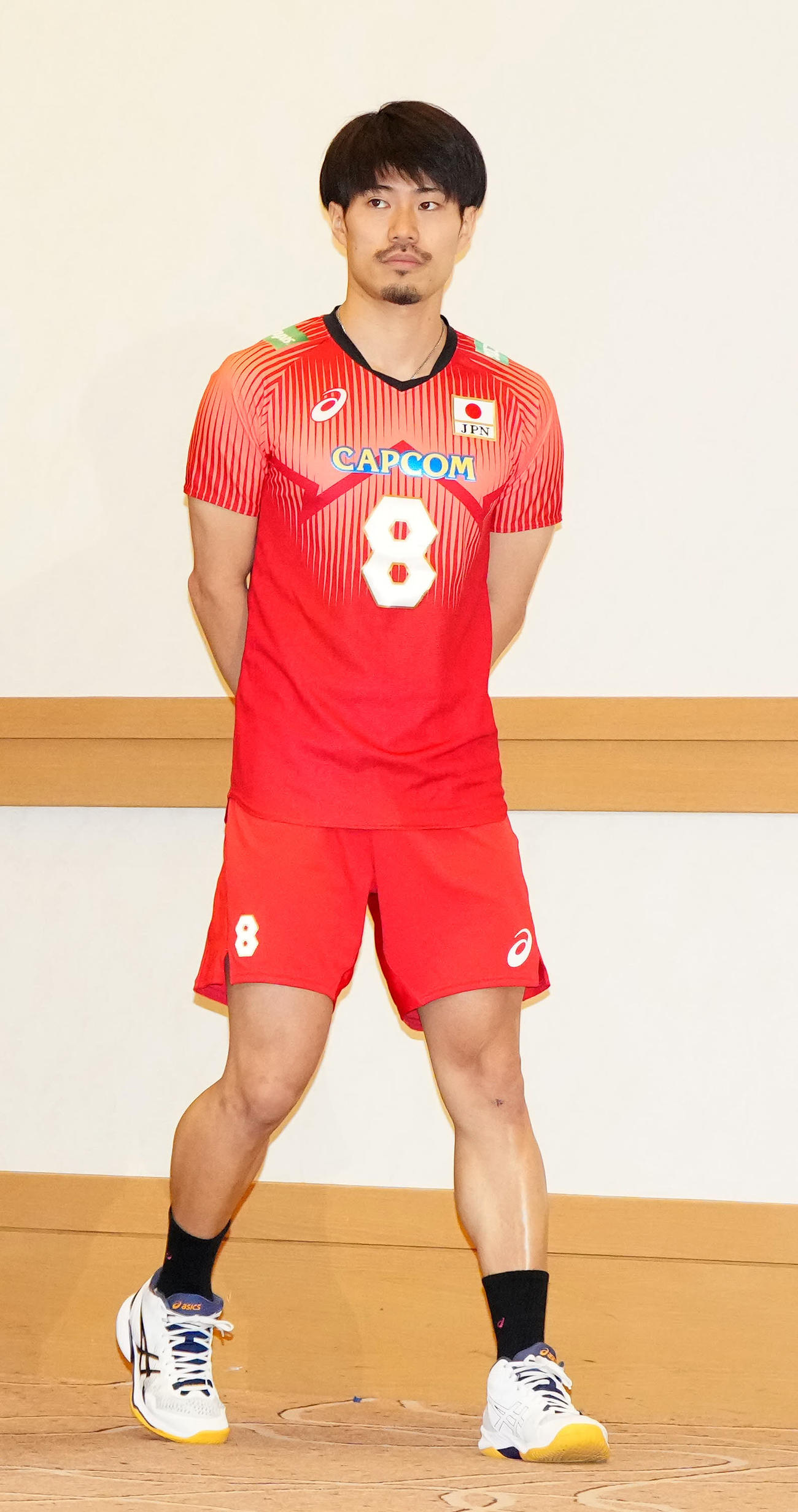 会見に臨むバレーボール男子日本代表の関田（撮影・江口和貴）