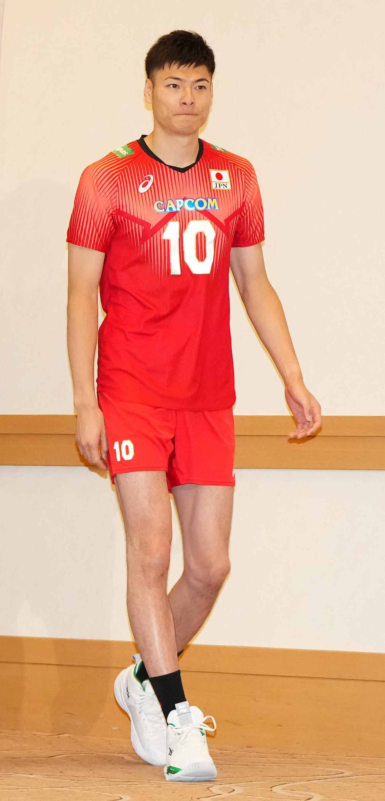 会見に臨むバレーボール男子日本代表の高橋健（撮影・江口和貴）