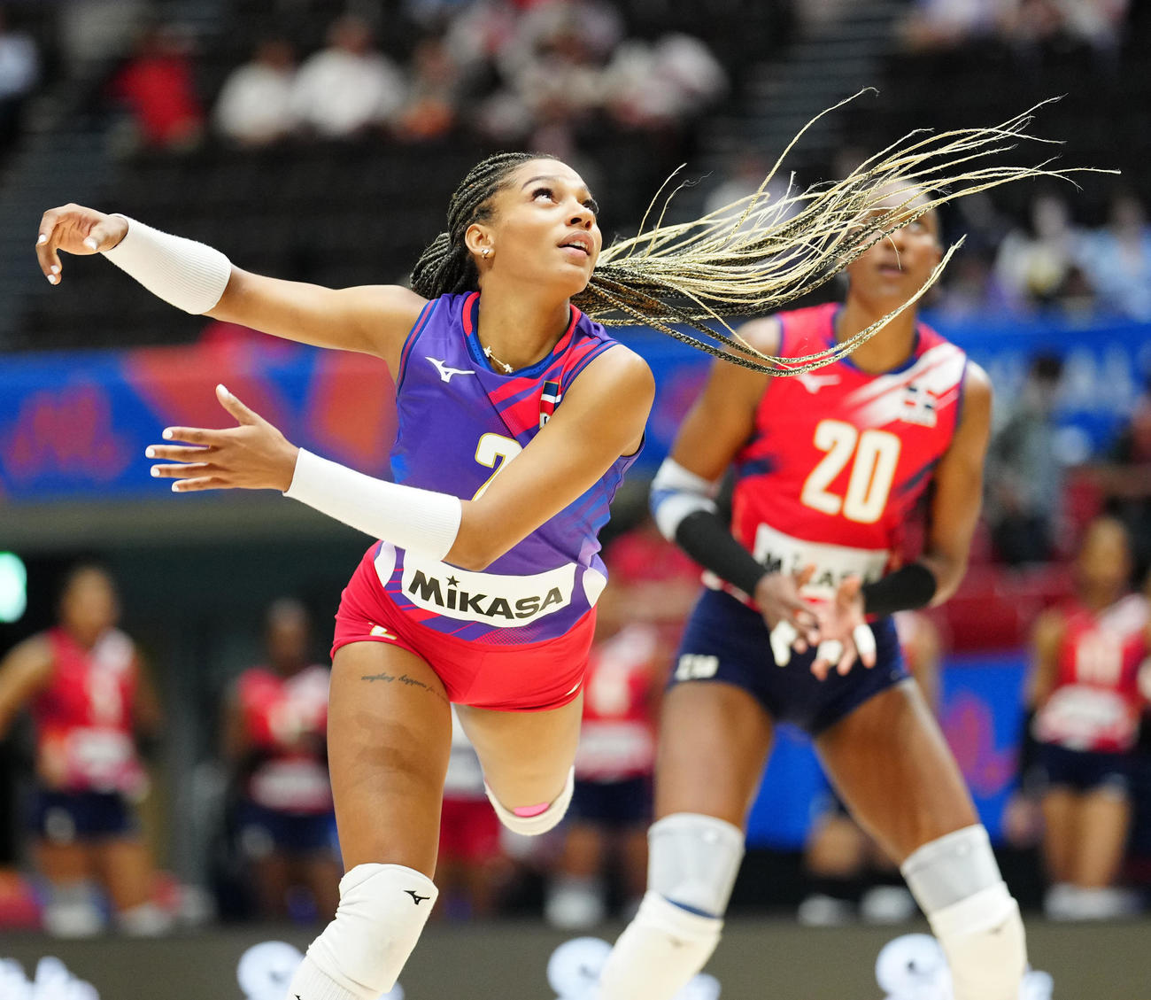 ブラジル対ドミニカ共和国　第2セット、レシーブする女子ドミニカ共和国代表のY・ロドリゲス（撮影・江口和貴）