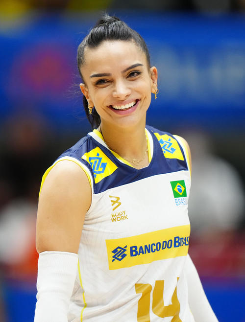 ブラジル対ドミニカ共和国　第2セット、笑顔を見せる女子ブラジル代表のアラウージョ（撮影・江口和貴）