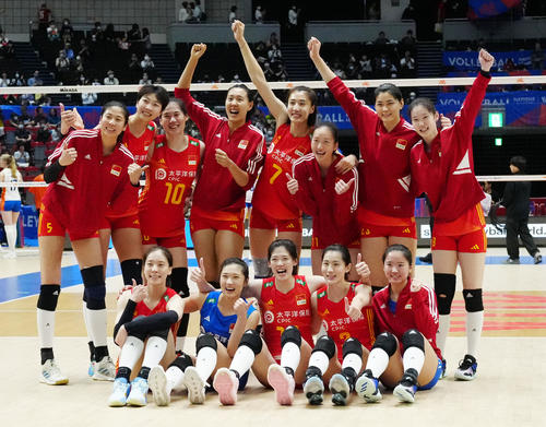 中国対オランダ　オランダに勝利し、集合写真に納まる女子中国代表の選手たち（撮影・江口和貴）