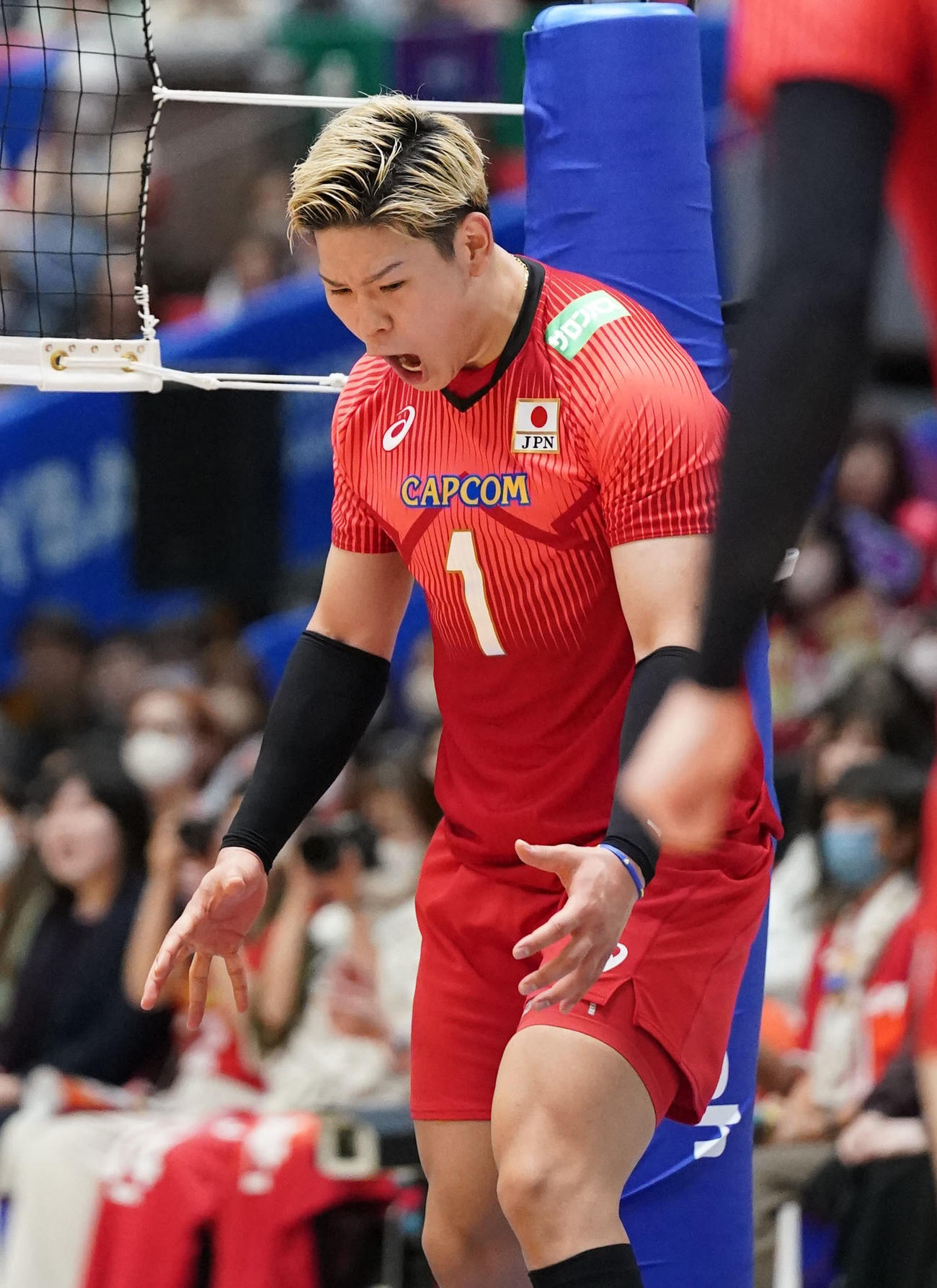 日本対イラン　第3セット、スパイクを決め喜ぶ日本西田（撮影・森本幸一）