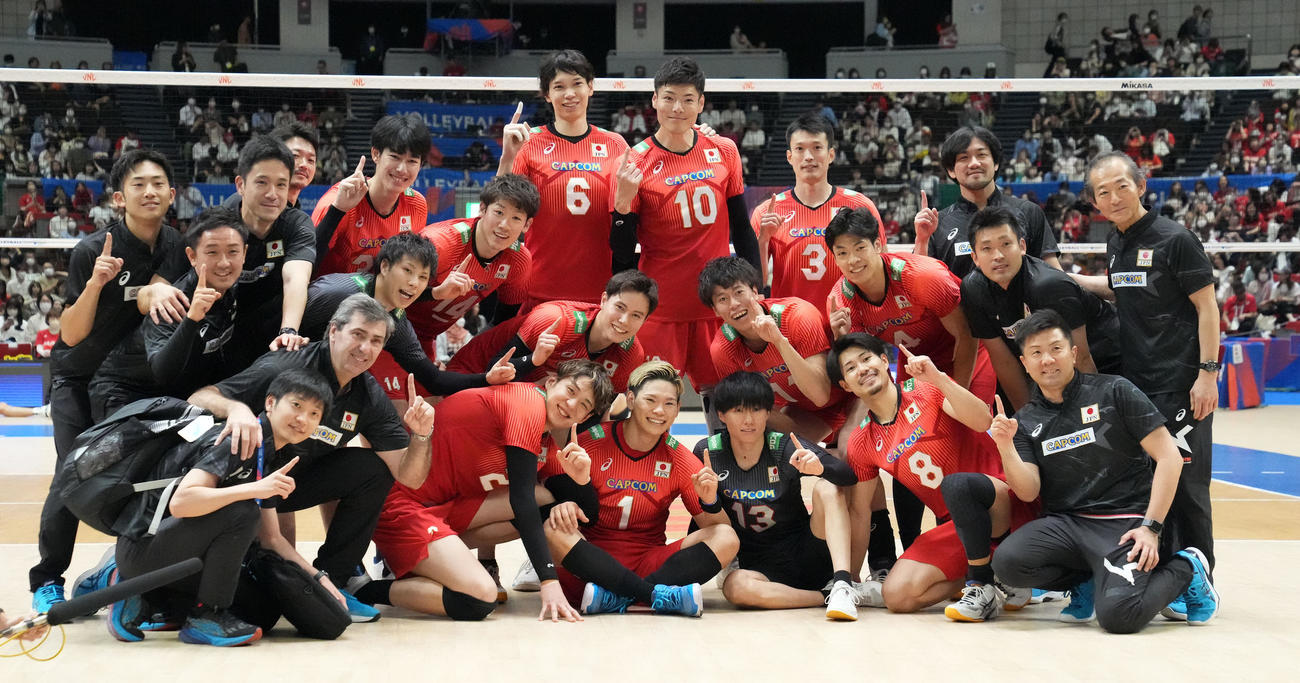 日本対イラン　試合終了、イランにセットカウント3－0で勝利し喜ぶ龍神NIPPON（撮影・森本幸一）