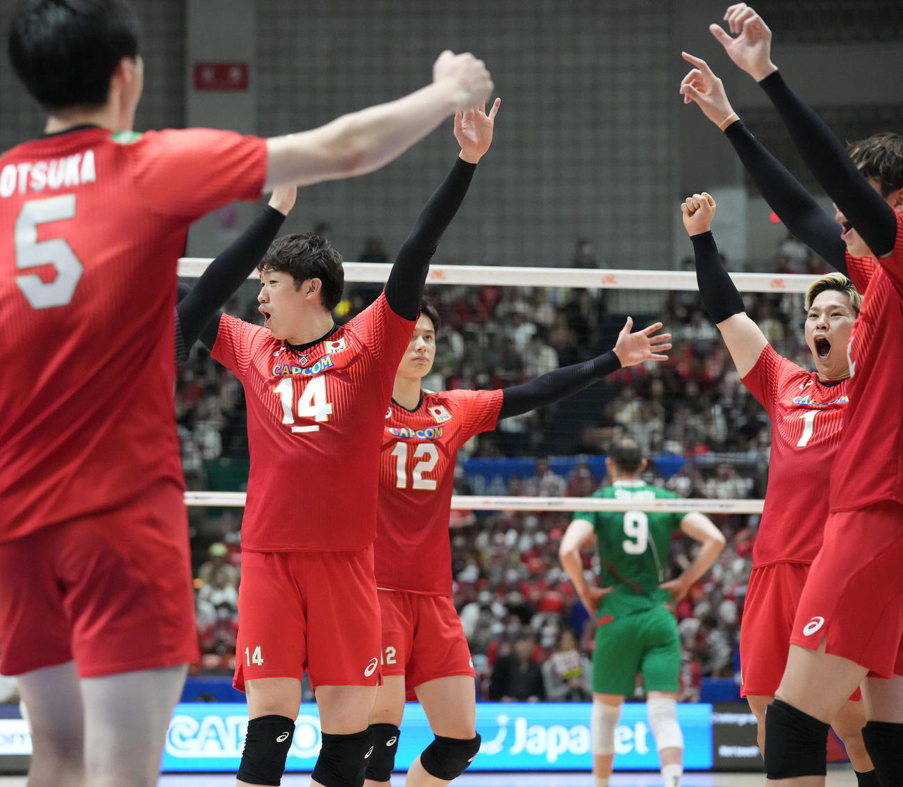 日本対ブルガリア　セットカウント3－0でブルガリアに勝利し喜ぶ龍神NIPPON（撮影・森本幸一）