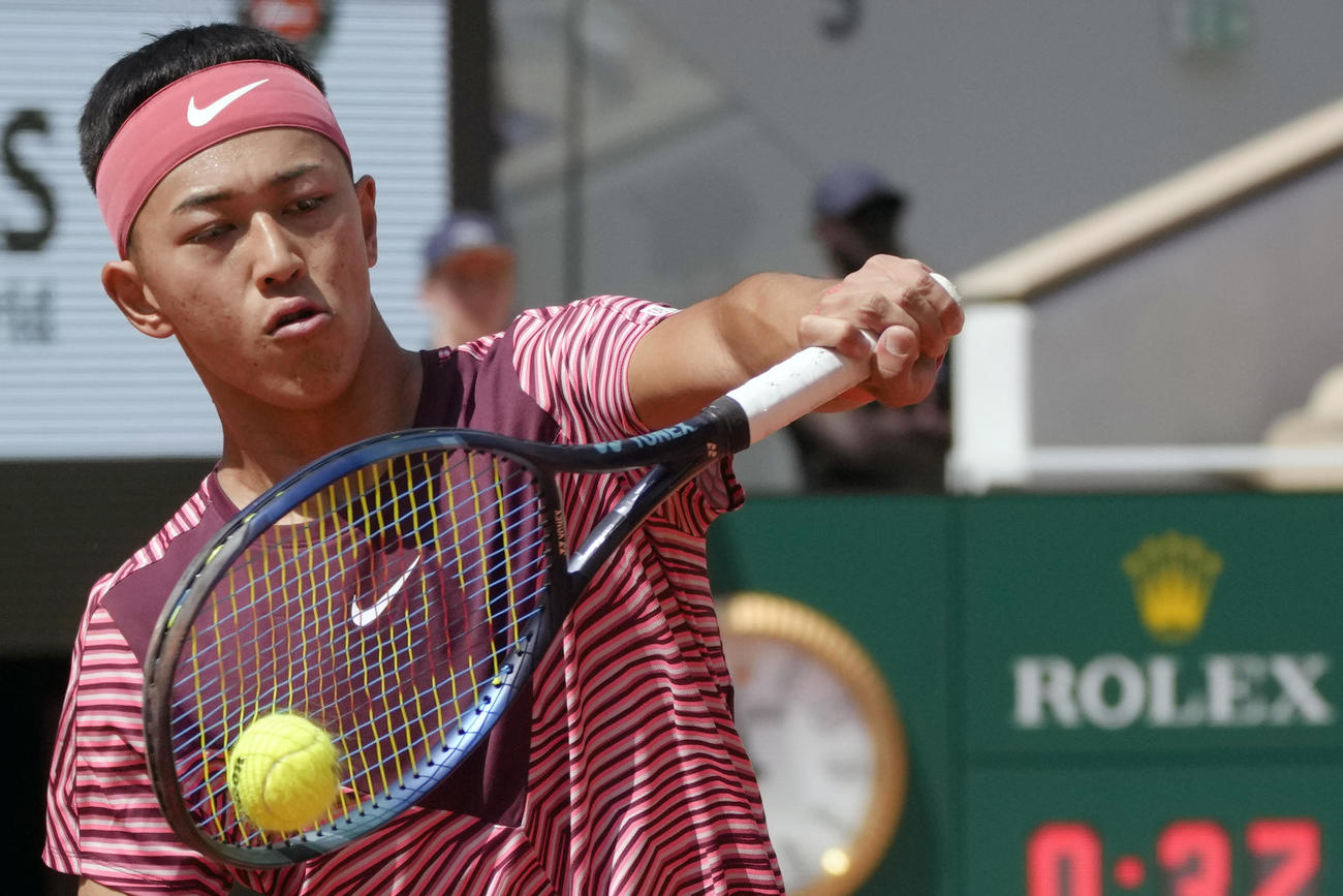 車いすテニスの男子シングルス決勝でプレーする小田凱人（AP）