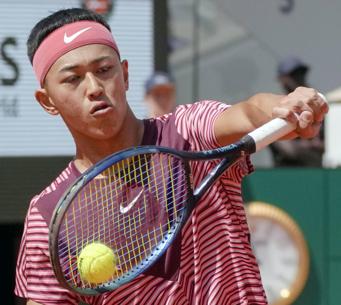 車いすの部男子シングルス決勝でプレーする小田凱人＝パリ（AP＝共同）