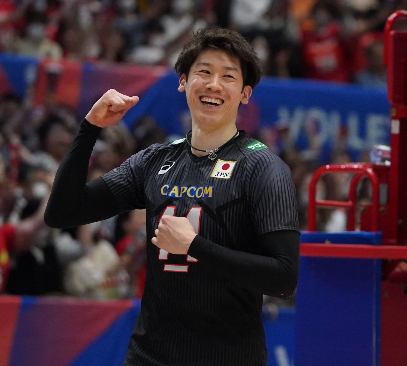日本対フランス　第3セット、ポイントを奪い笑顔を見せる日本石川（撮影・森本幸一）