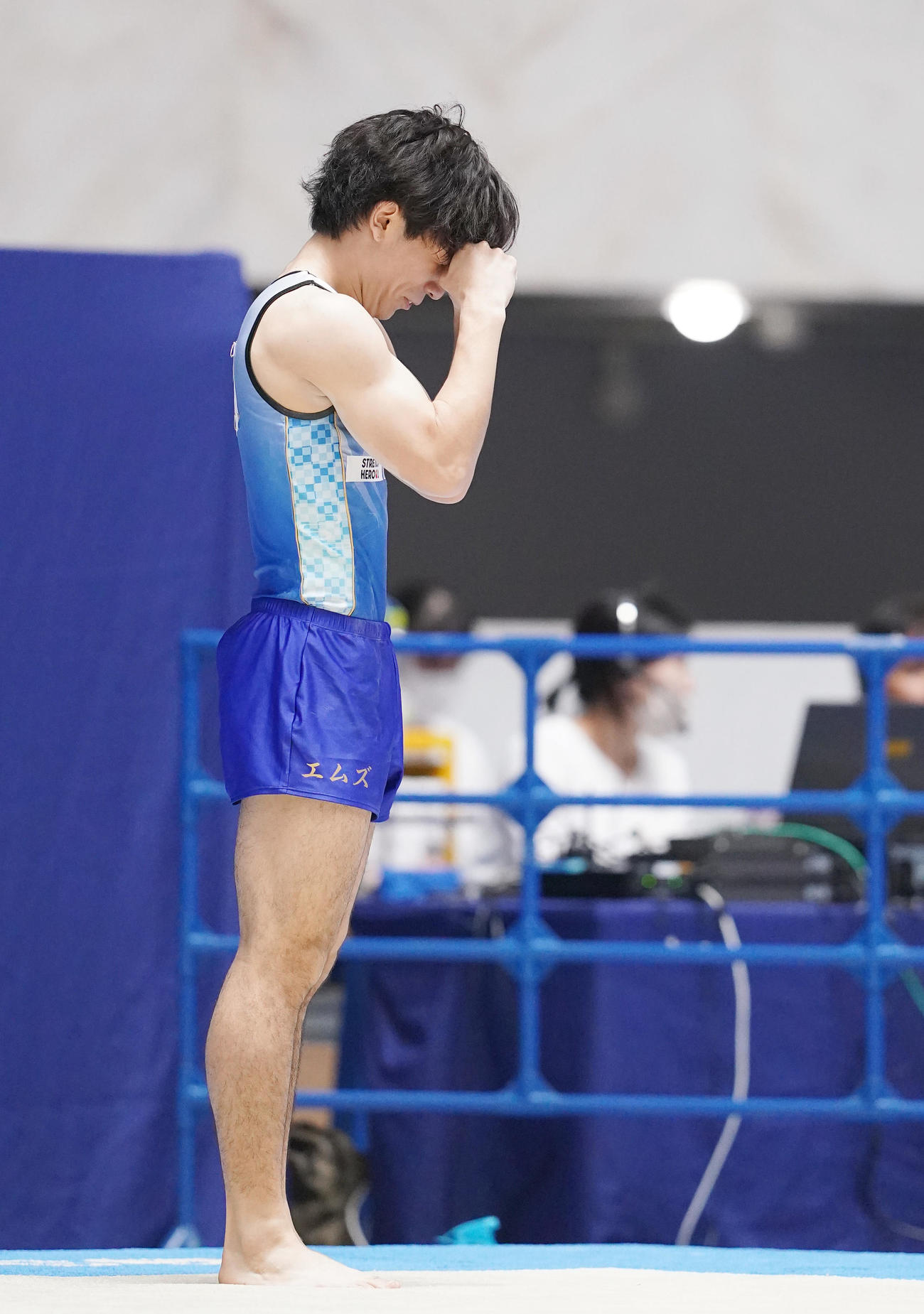 床の演技後、しばらく立ち尽くす南（撮影・狩俣裕三）