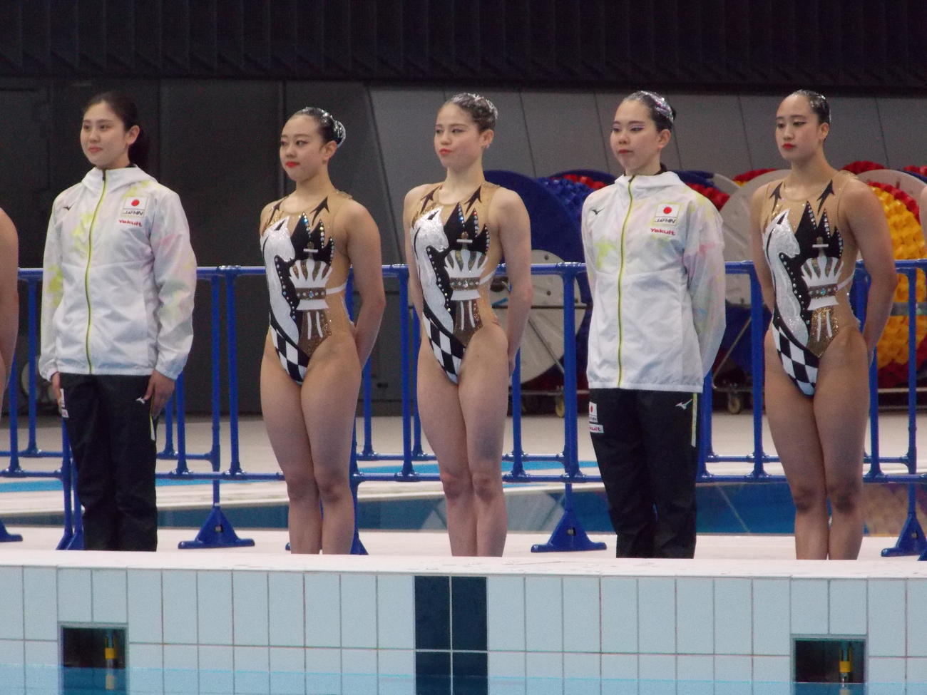 ASのチャレンジカップ後、世界選手権日本代表の紹介式に参加した右から木島萌香、佐藤友花、柳沢明希、和田彩未、藤井萌夏（撮影・松本航）