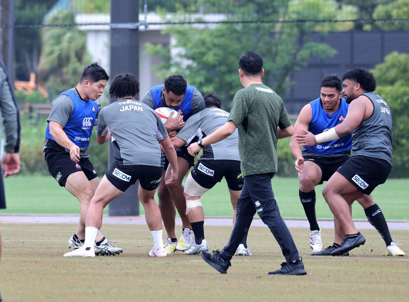 練習するラグビー日本代表の選手たち（撮影・鈴木正人）