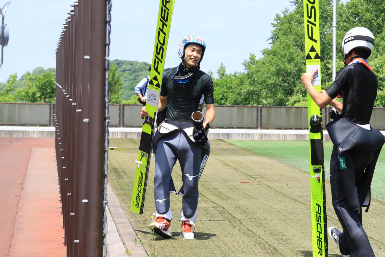 公開練習に参加するジャンプ清水（左）（撮影・保坂果那）