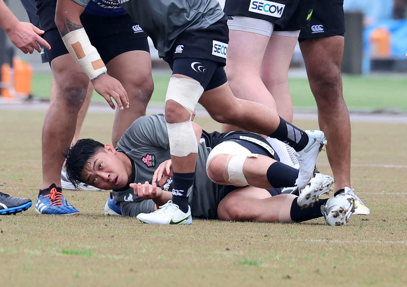 練習する坂手（撮影・鈴木正人）