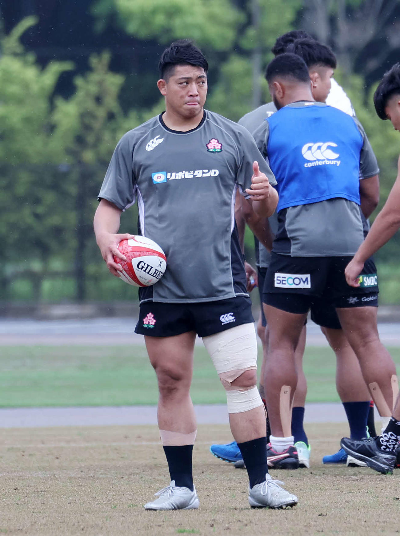 練習する坂手（撮影・鈴木正人）