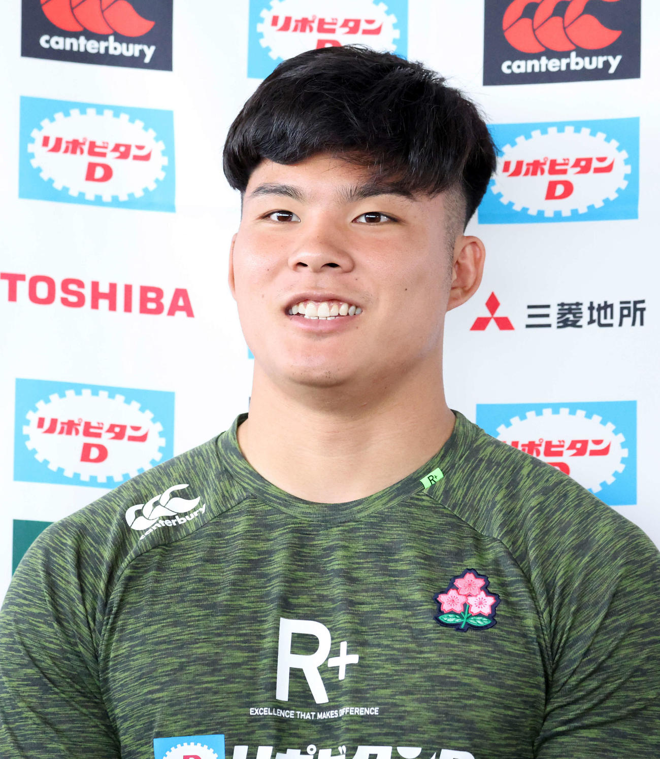報道陣の質問に笑顔で答える木田（撮影・鈴木正人）