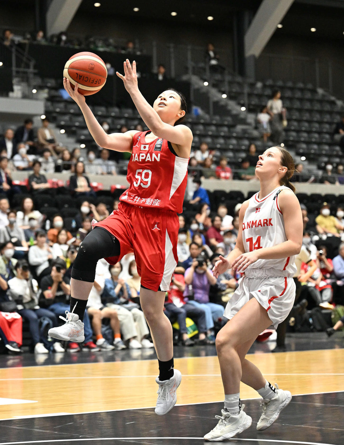 日本対デンマーク　第2Q、シュートを放つ星（撮影・滝沢徹郎）
