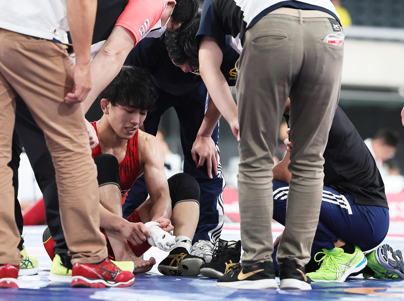 男子65キロ級準決勝　試合中、足を痛めた乙黒（撮影・足立雅史）