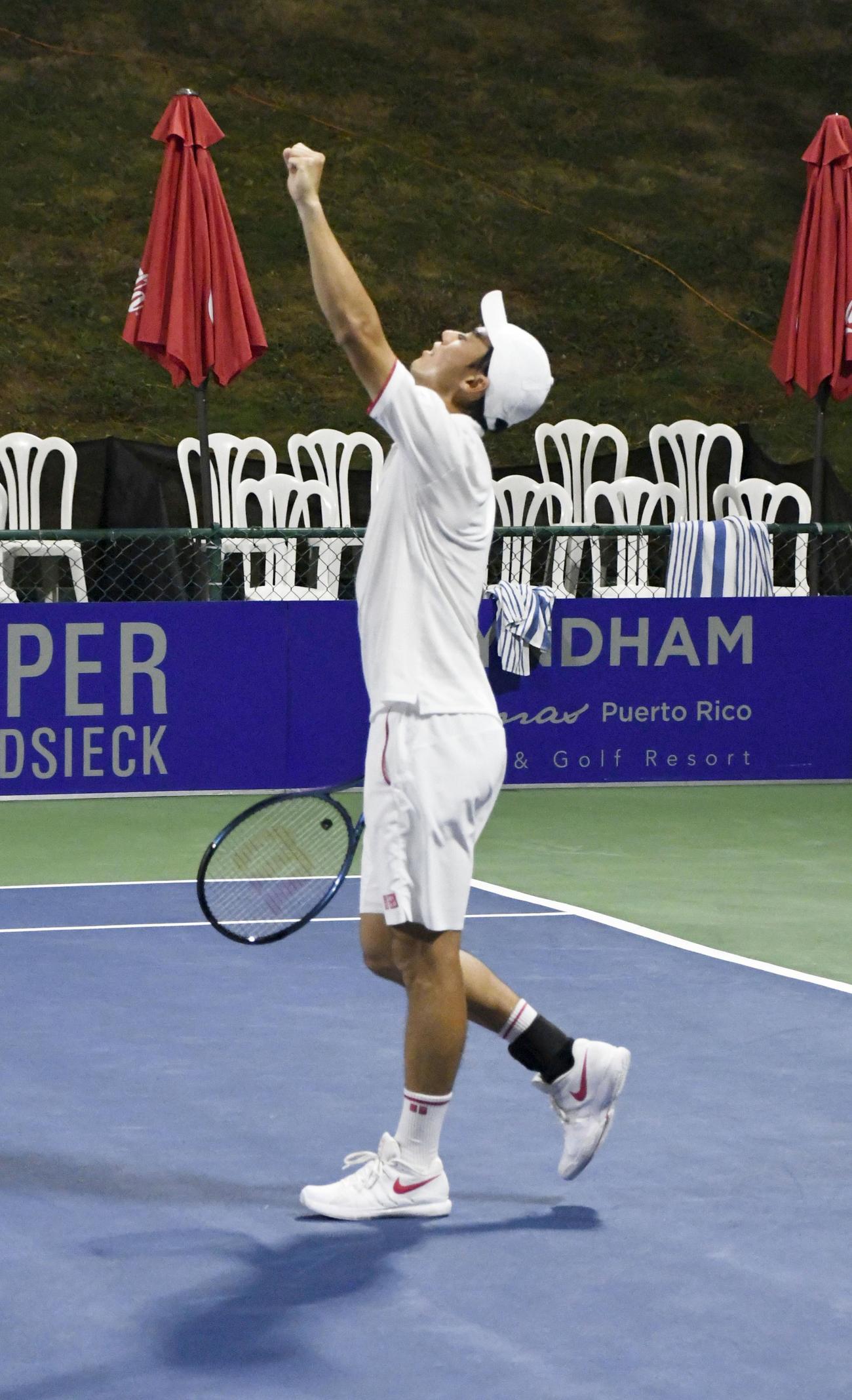 シングルス決勝進出を決め喜ぶ錦織圭（共同）