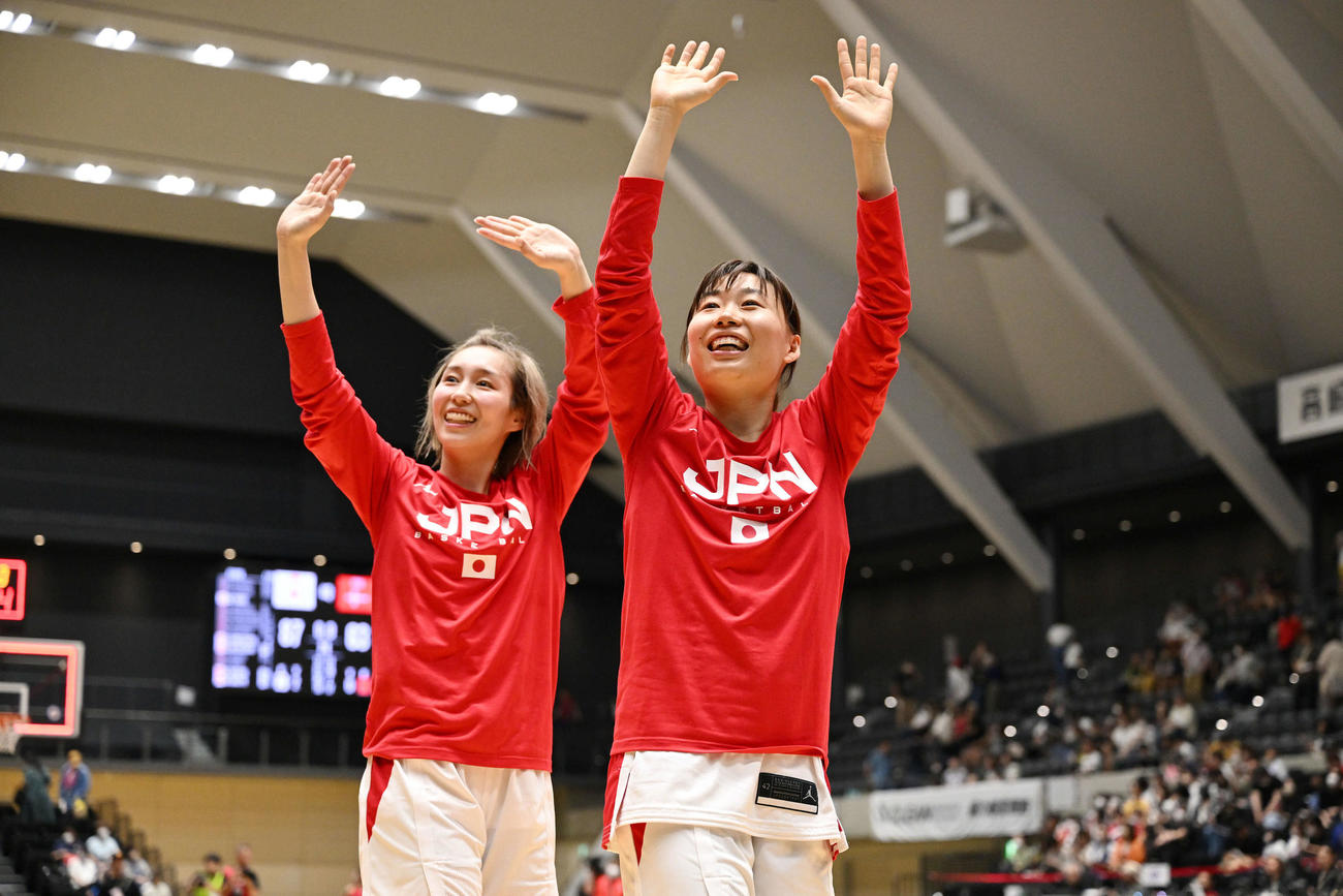 宮崎早織（左）と本橋菜子（2023年6月17日撮影）