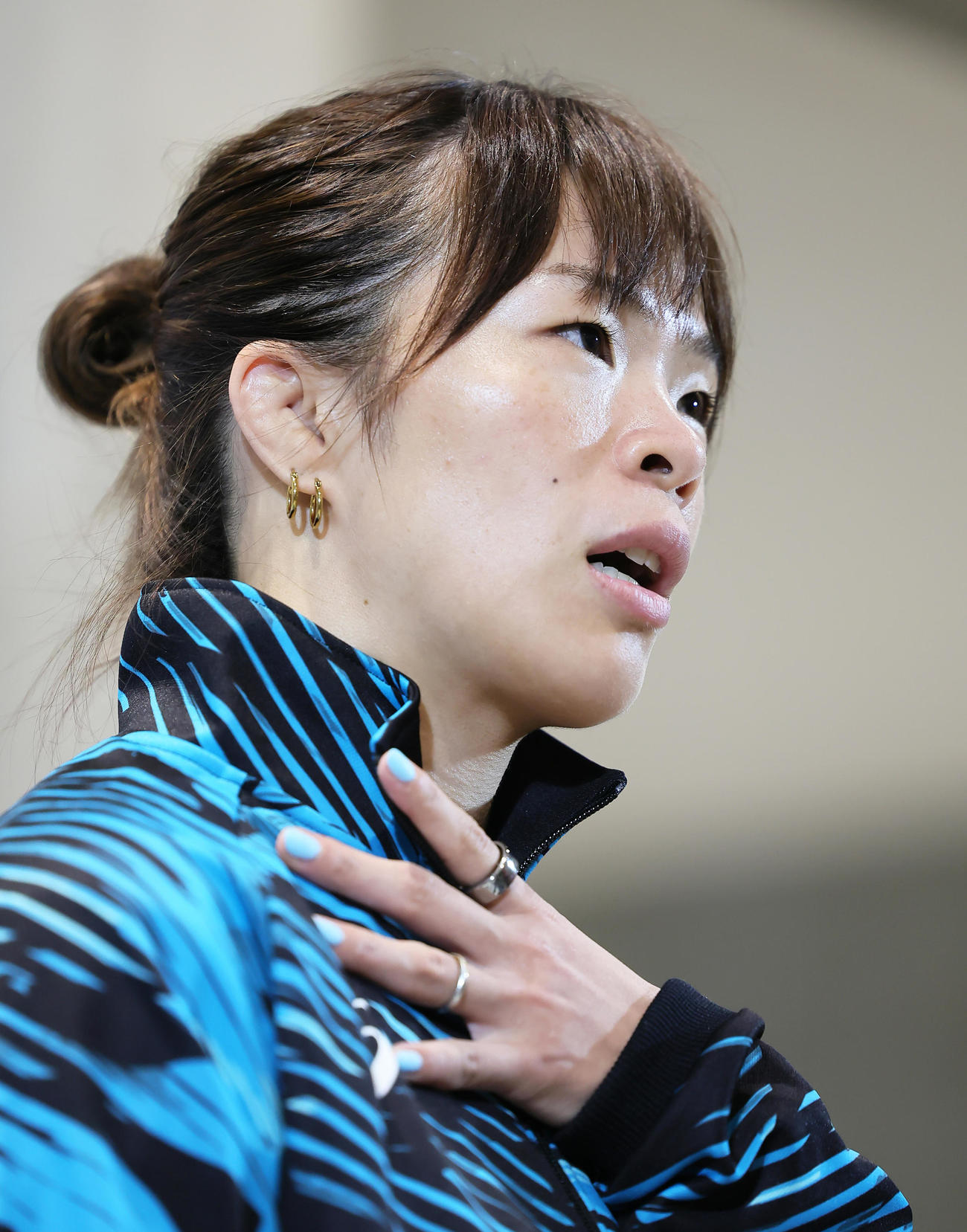 最終日の競技欠場について話す金城（撮影・足立雅史）