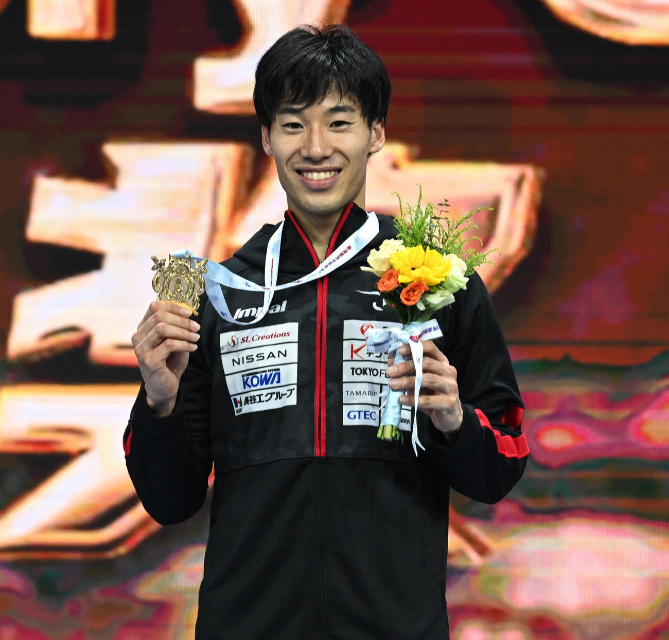 フェンシング・アジア選手権の男子エペで優勝した加納虹輝＝日本協会提供