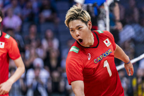 日本対カナダ　得点して喜ぶ西田（C）FIVB