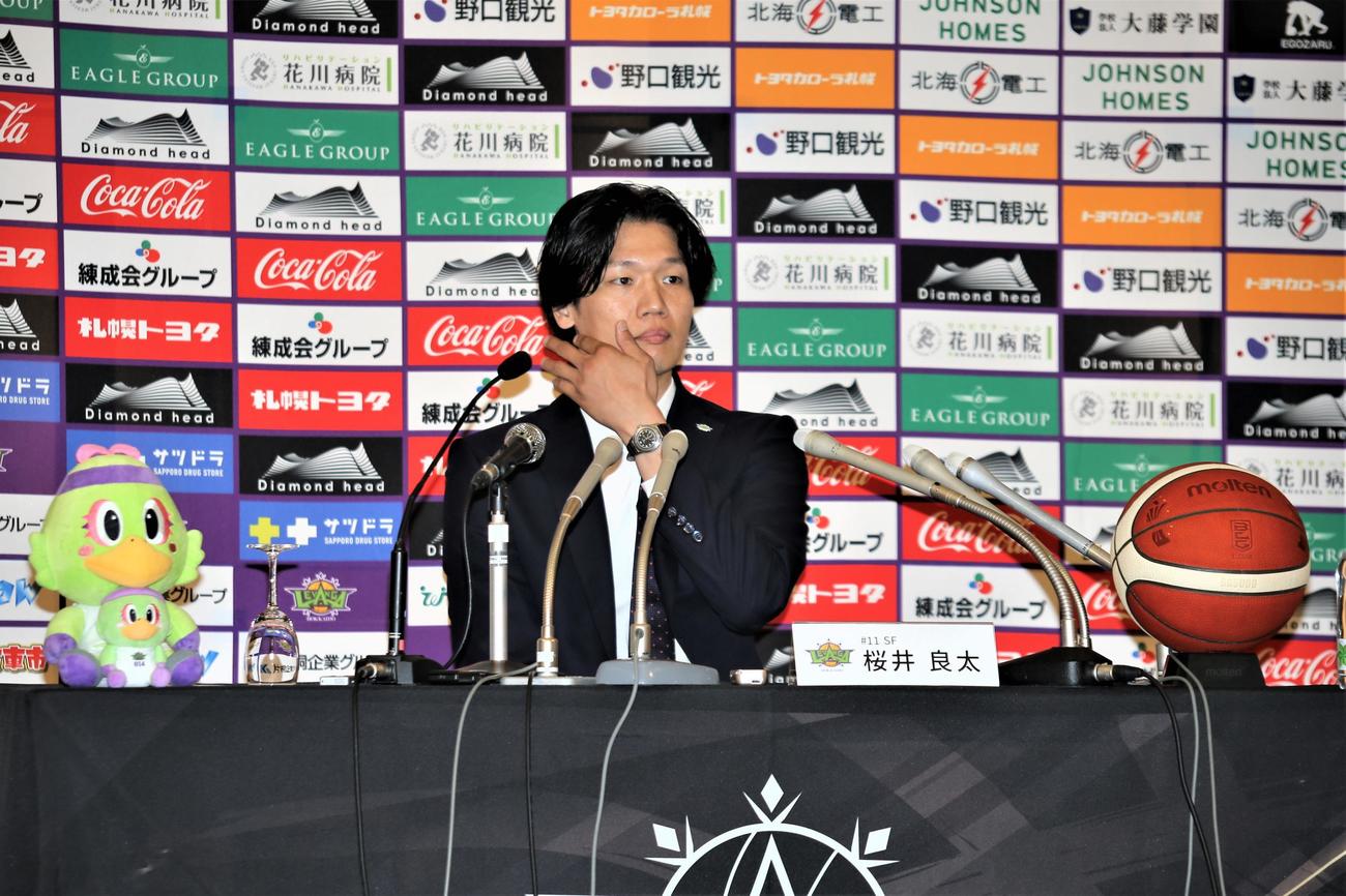 レバンガ北海道の桜井は会見で、23－24年シーズン限りでの引退を表明した（撮影・中島洋尚）　