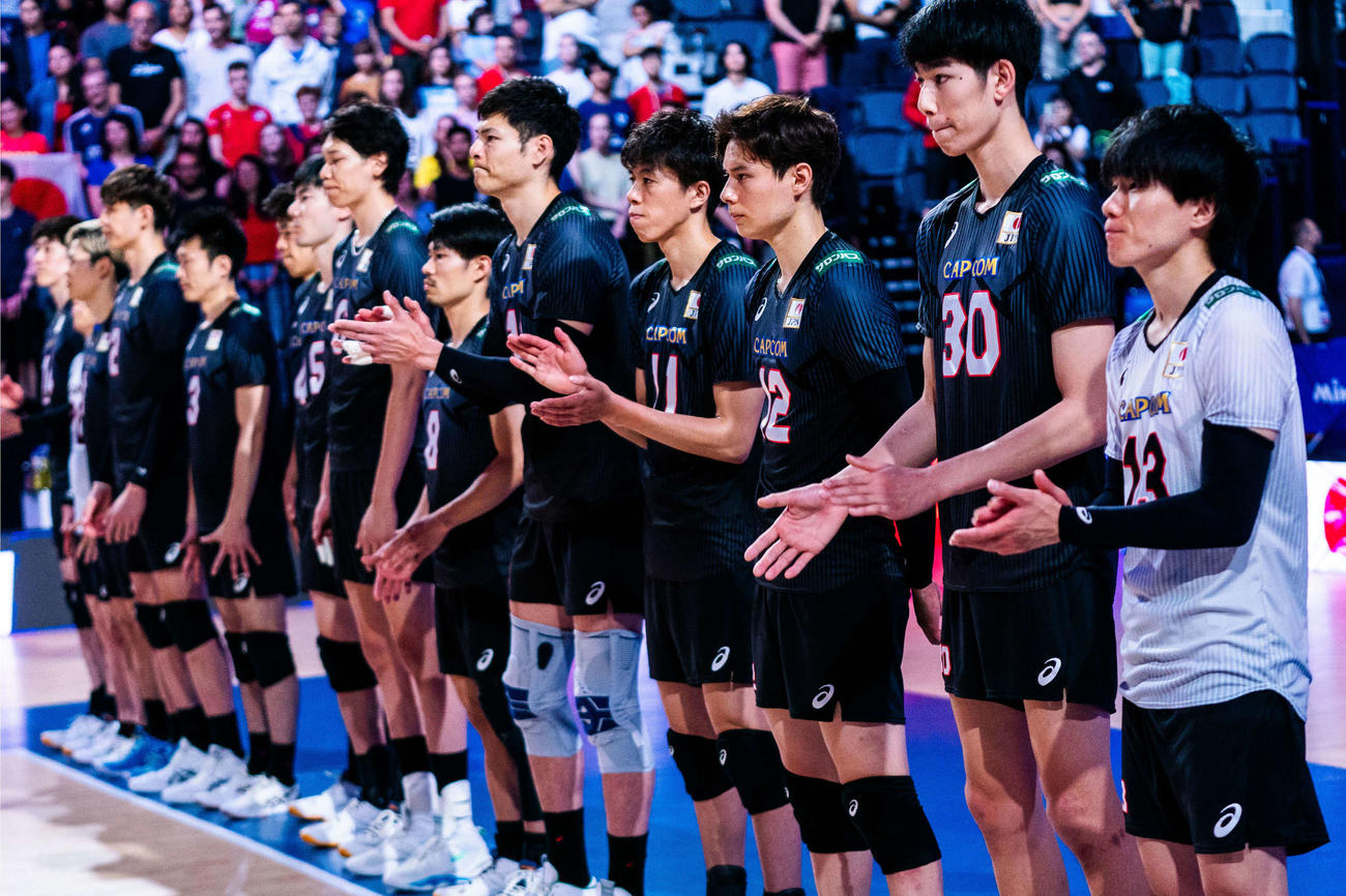 整列する龍神NIPPON（C）FIVB