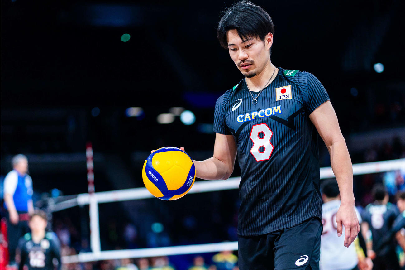 集中する関田（C）FIVB