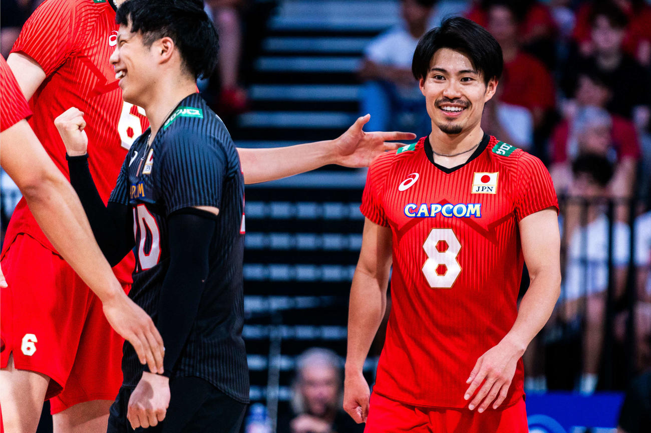 得点を喜ぶ関田（C）FIVB