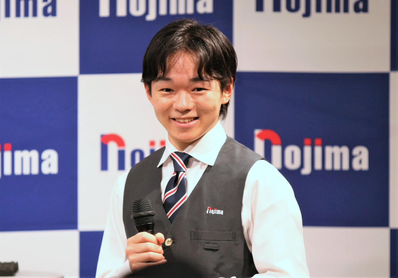 家電量販店「ノジマ」でトークショー＆1日店長イベントを開催した鍵山（撮影・藤塚大輔）