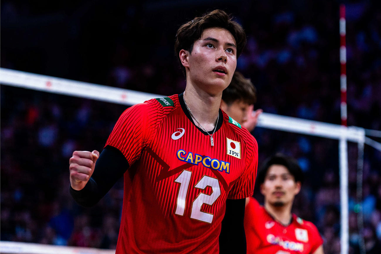 日本対アルゼンチン　得点を喜ぶ高橋（C）FIVB