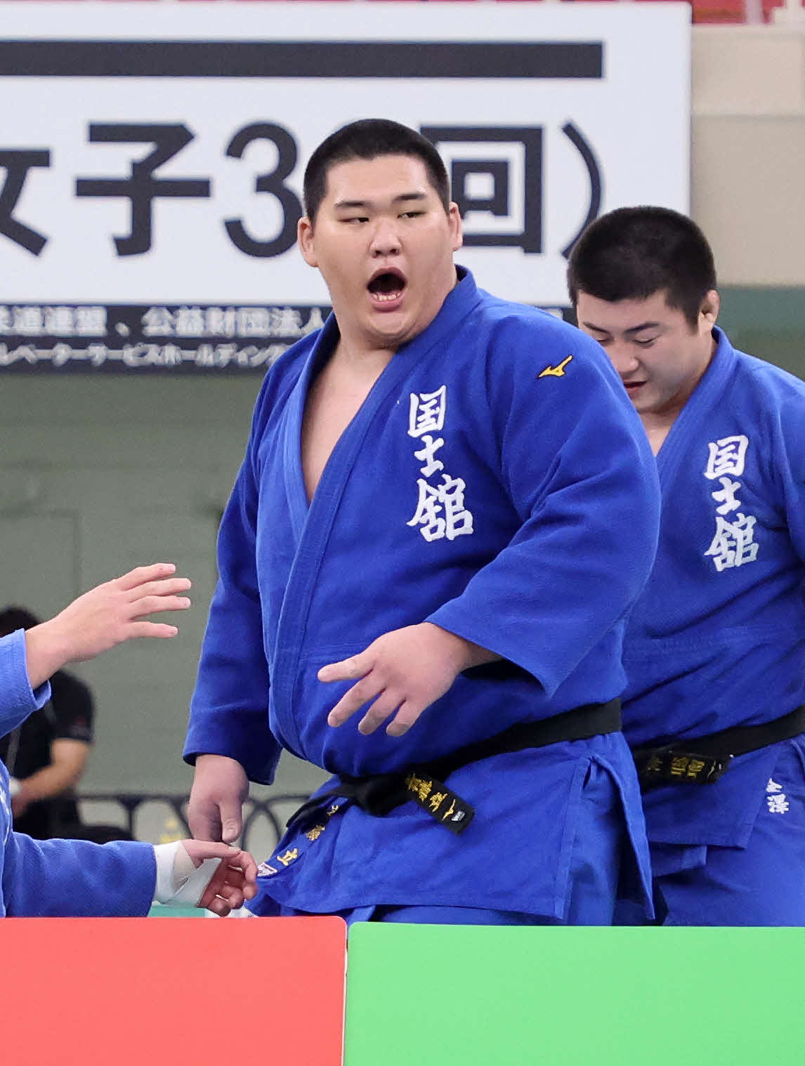 国士舘大対東海大　副将戦に勝利し雄たけびを上げる国士舘大・斉藤（撮影・鈴木正人）
