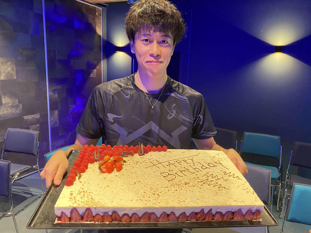 6月20日の26歳の誕生日に富田に送られたバースデーケーキ！