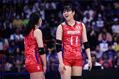 得点を喜ぶ山田（右）（C）FIVB