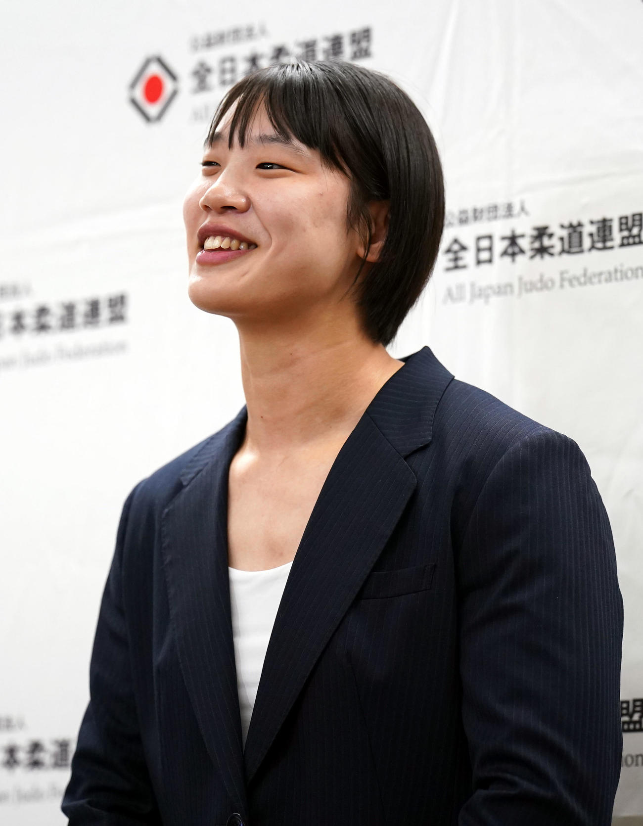 パリ五輪代表に内定し、記者の質問に答える女子70キロ級の新添（撮影・狩俣裕三）
