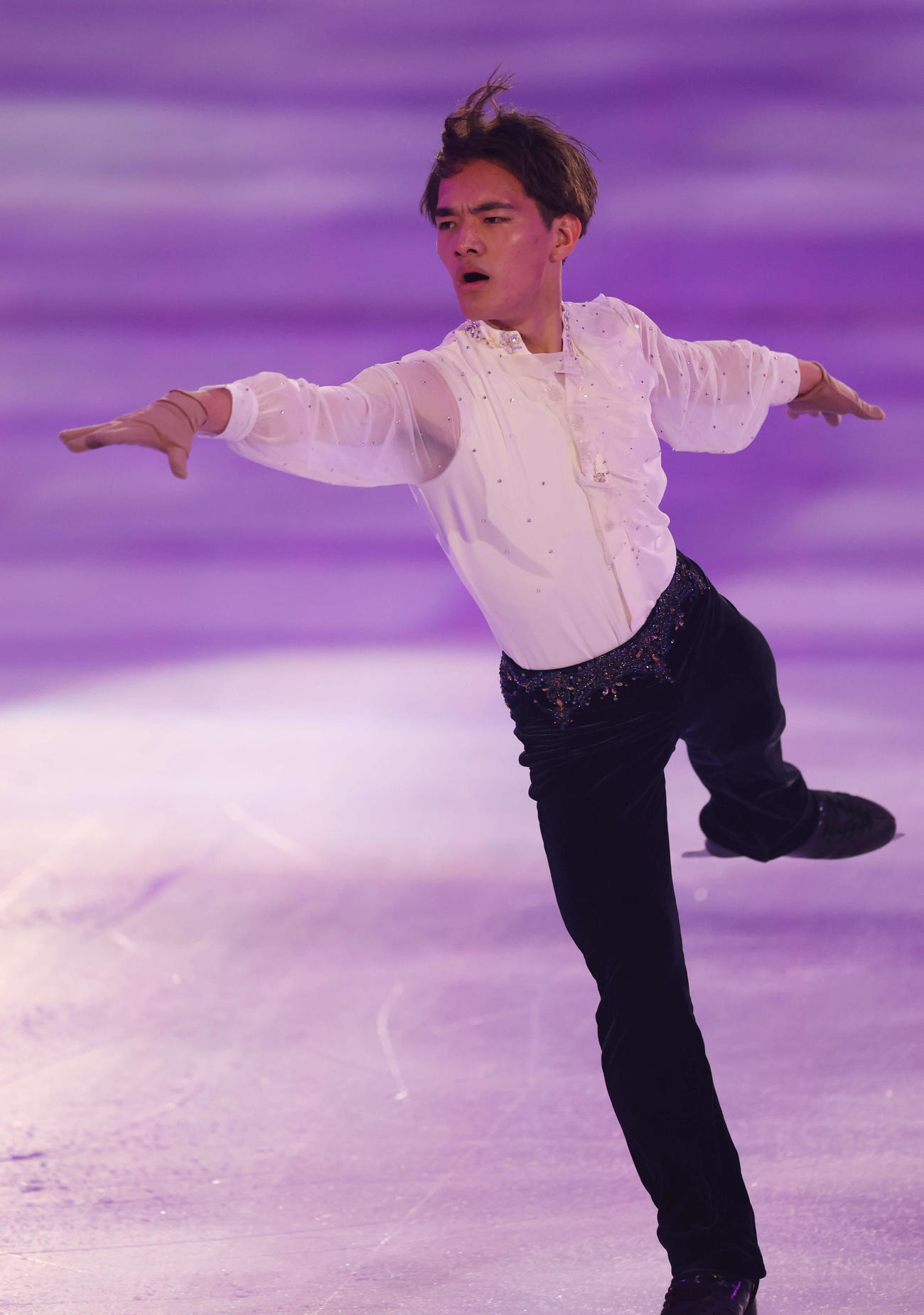 「ドリーム・オン・アイス2023」で演技を披露する男子シングルの佐々木晴也（撮影・宮地輝）