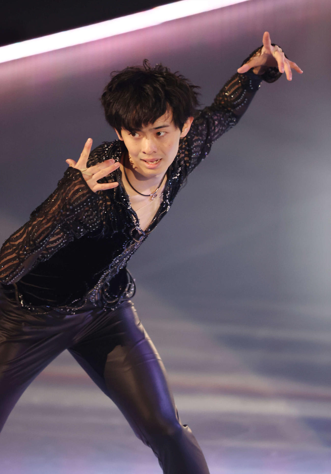「ドリーム・オン・アイス2023」で演技を披露する男子シングルの島田高志郎（撮影・宮地輝）