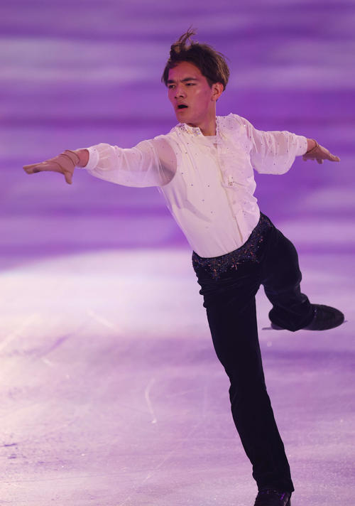 「ドリーム・オン・アイス2023」で演技を披露する男子シングルの佐々木晴也（撮影・宮地輝）