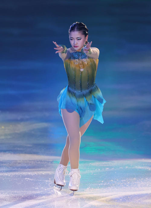 「ドリーム・オン・アイス2023」で演技を披露する女子シングルの渡辺倫果（撮影・宮地輝）