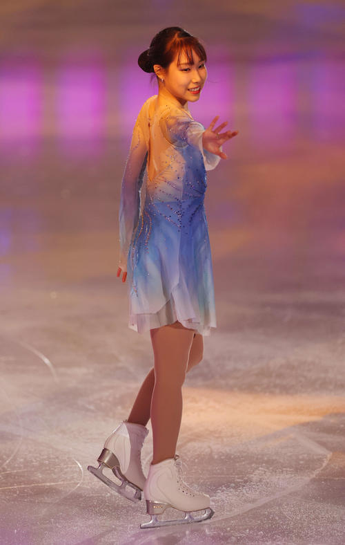 「ドリーム・オン・アイス2023」で演技を披露する女子シングルの三原舞依（撮影・宮地輝）