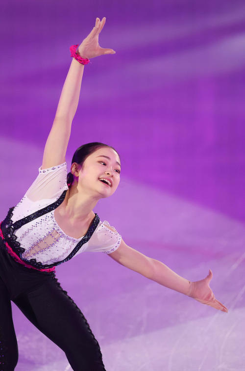 「ドリーム・オン・アイス2023」で演技を披露する女子シングルの島田麻央（撮影・宮地輝）