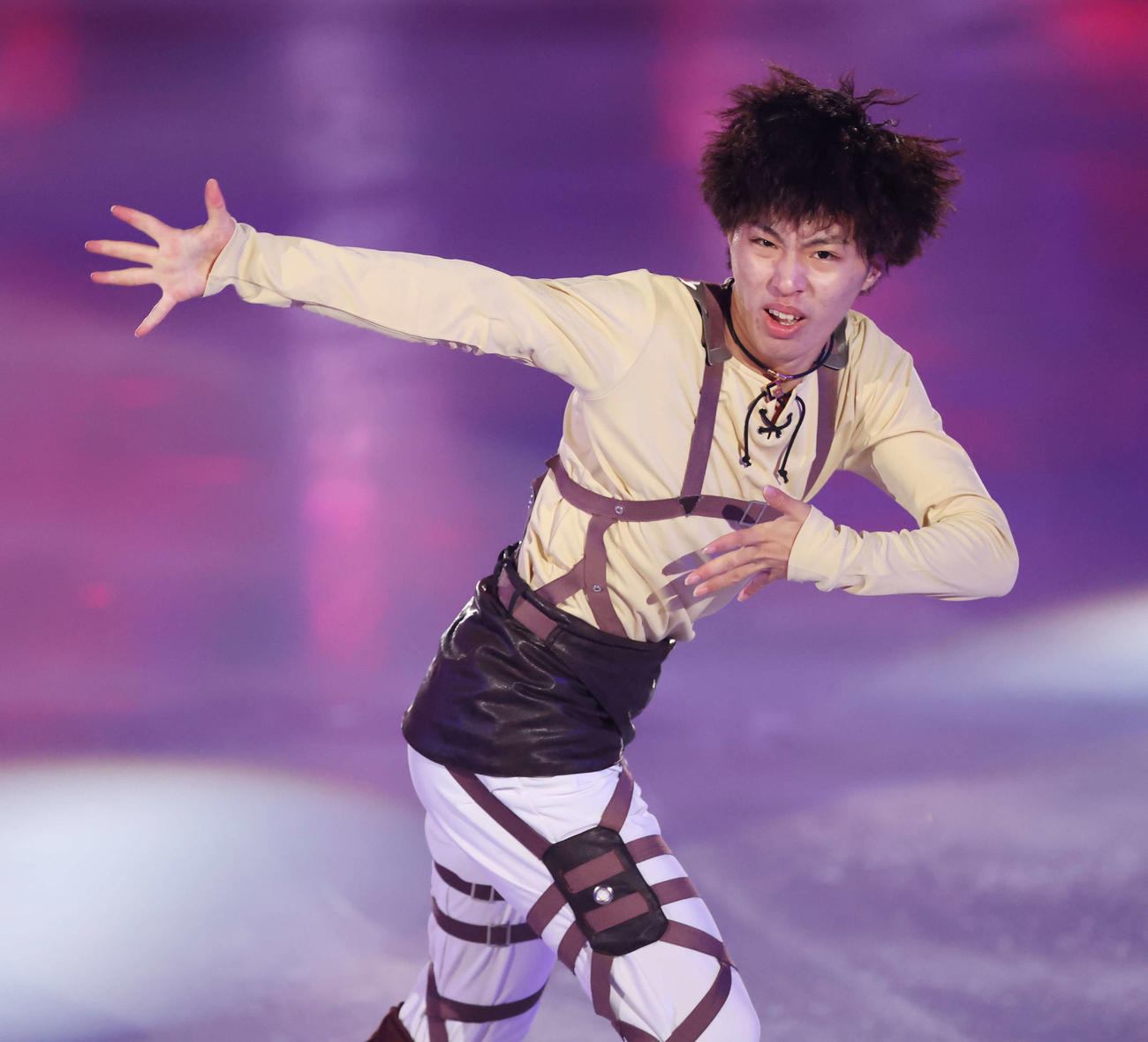 「ドリーム・オン・アイス2023」で演技を披露する男子シングルの三浦佳生（撮影・宮地輝）