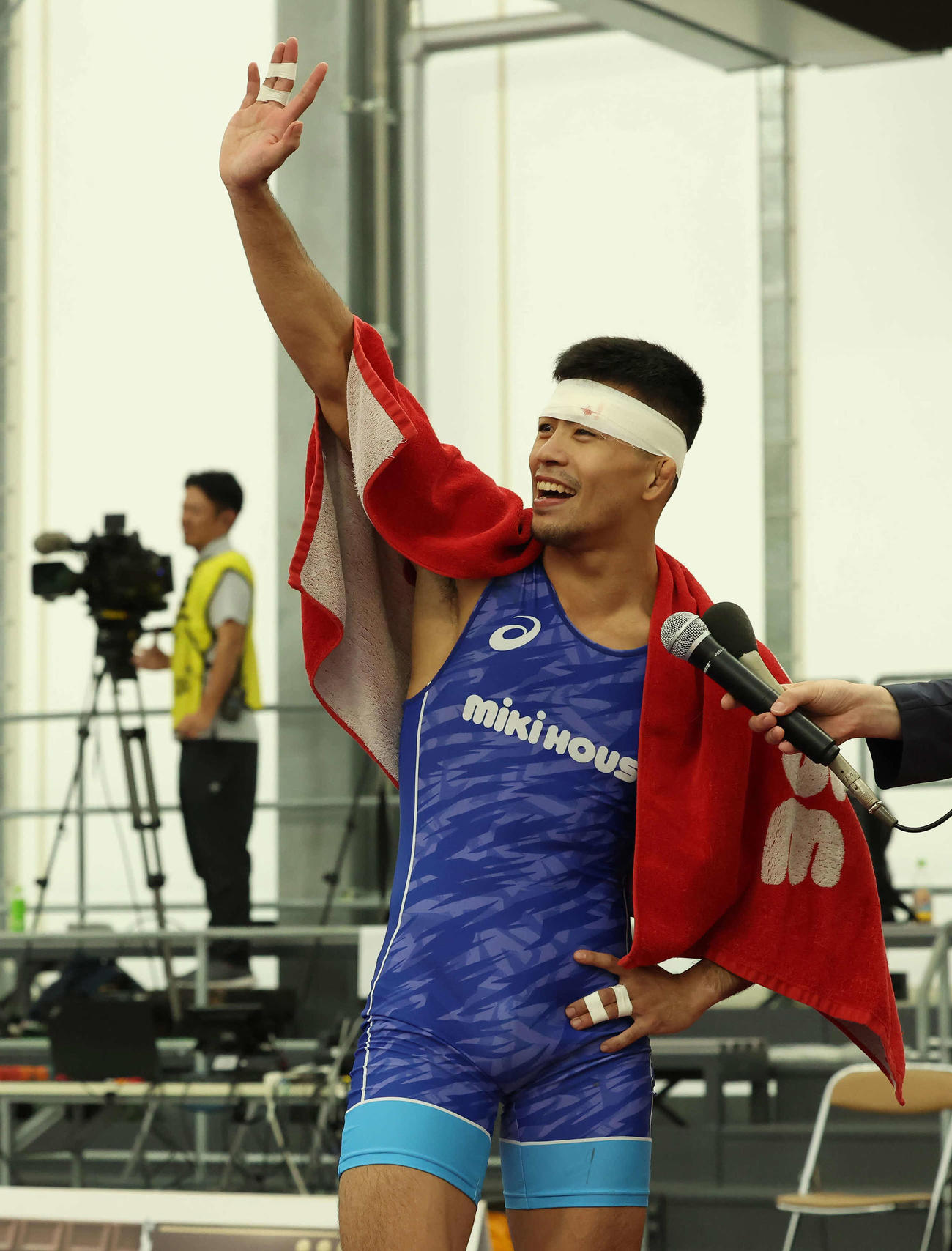 男子グレコローマン60キロ級、優勝インタビューで「パパ勝ったよ！」。応援席の愛娘に呼びかける文田（撮影・丹羽敏通）