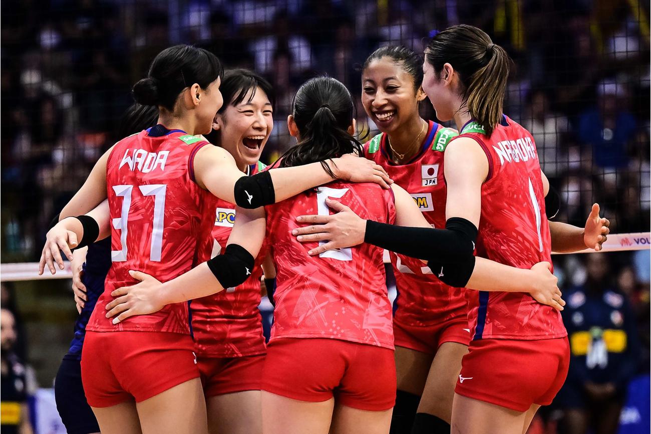 イタリア戦で得点を喜ぶ火の鳥NIPPONのメンバー（C）FIVB