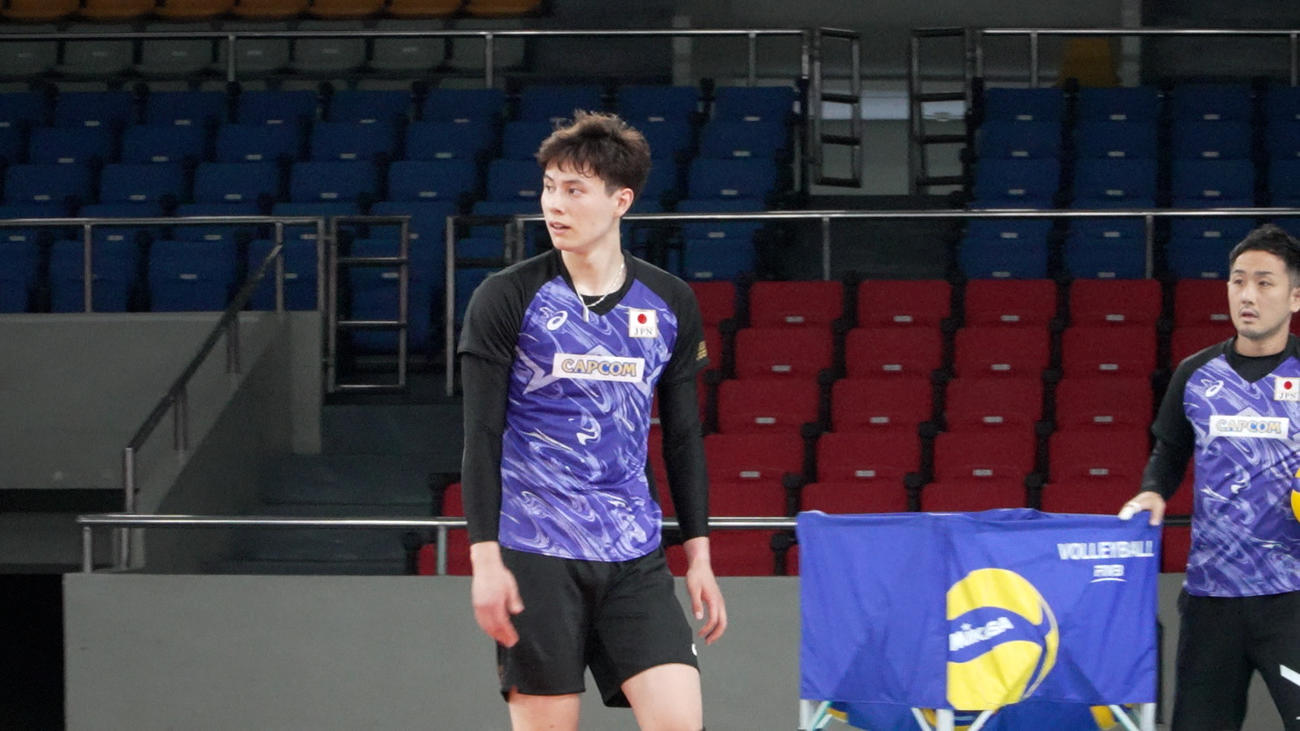 練習する高橋藍（C）JVA