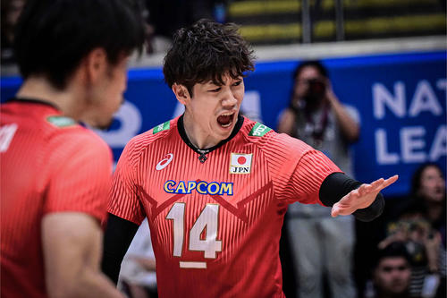得点を喜ぶ石川（C）FIVB