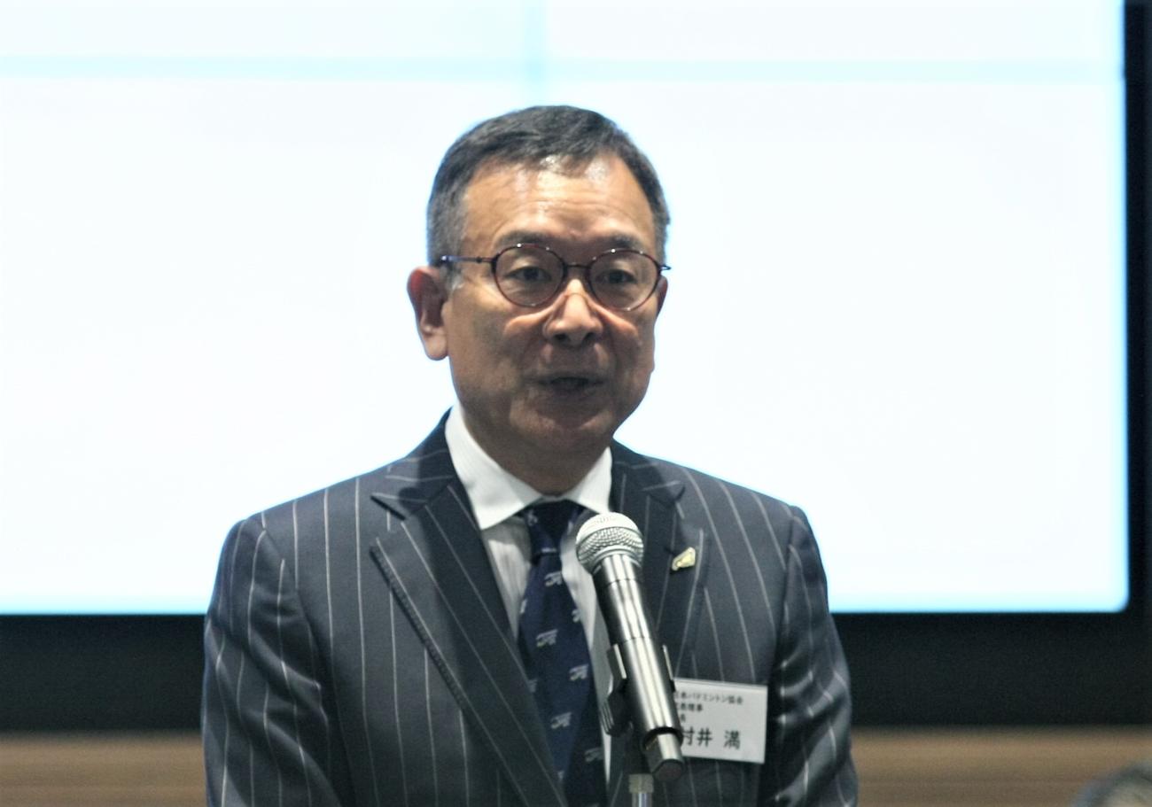 日本バドミントン協会の村井満会長（2023年6月18日撮影）
