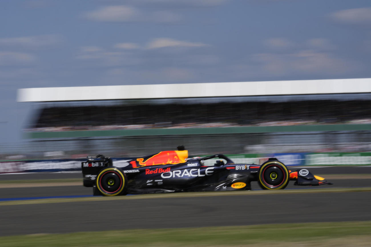 イギリスGPフリー走行でトップタイムのレッドブル・フェルスタッペン（AP)